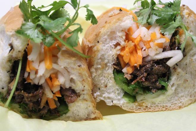 2. Grilled Pork Sandwich (Banh Mi Thi Nuong)