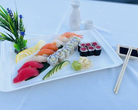 26.Sushi Bar Special Salad