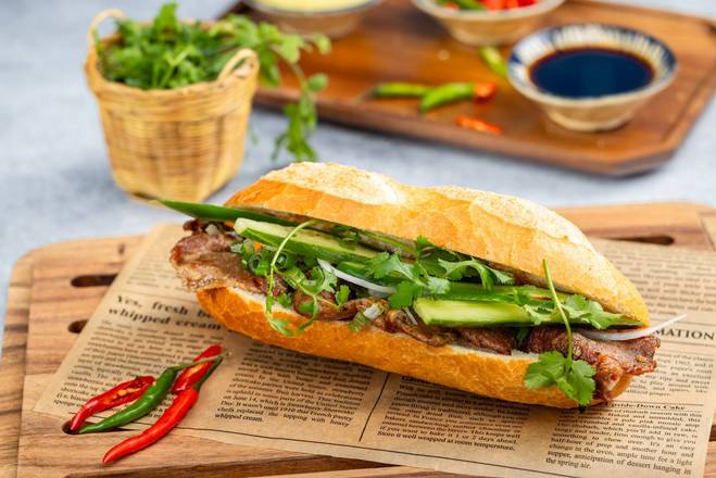 4) Grilled Pork Sandwich (Heo Nướng)