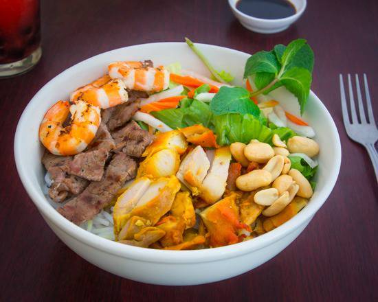 40. Vermicelli Salad Charbroiled Meat and Shrimp