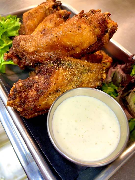 8 Wings