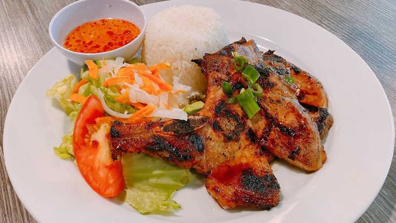 9. Mango Shrimp Salad with Peanut (Gá»i Xoà i Vá»›i Tôm)