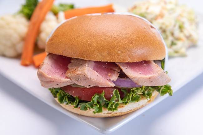 Ahi Tuna-Sandwich