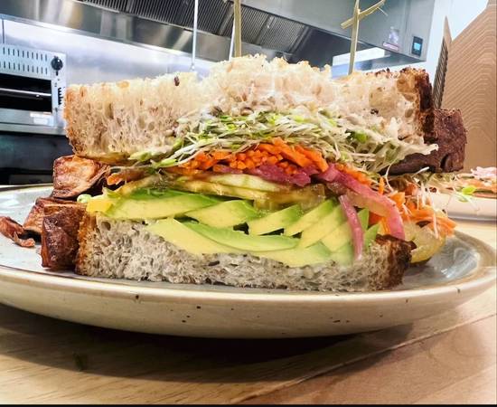 AVOCADO-CRUNCH SANDO **vegan**