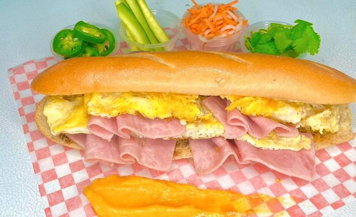 B10. Ham And Egg Sandwich (L)
