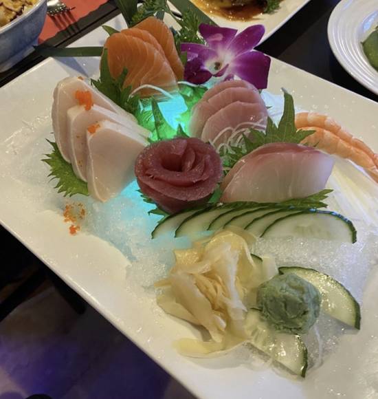 B4. Sashimi Deluxe