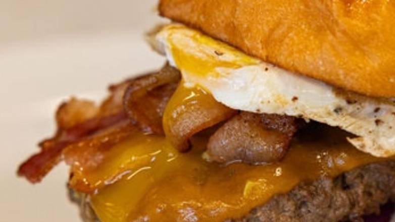Bacon Cheeseburger w/Fried Egg