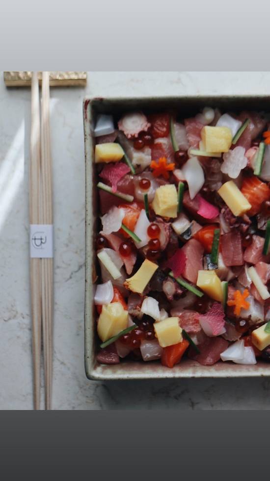 Bara Chirashi Box