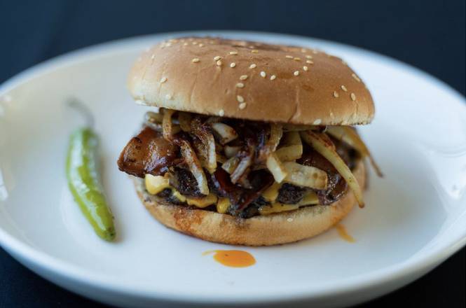 BGO Hamburger (Bacon and Grilled Onion) (BGO) (Cebolla Asada Con Tocino)