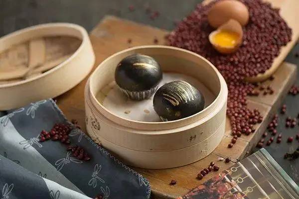 Black & Golden Duck Egg Custard Buns(2) é»‘é‡‘æµæ²™åŒ…