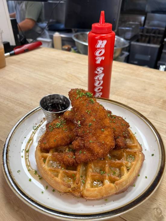 CHICKEN & WAFFLES