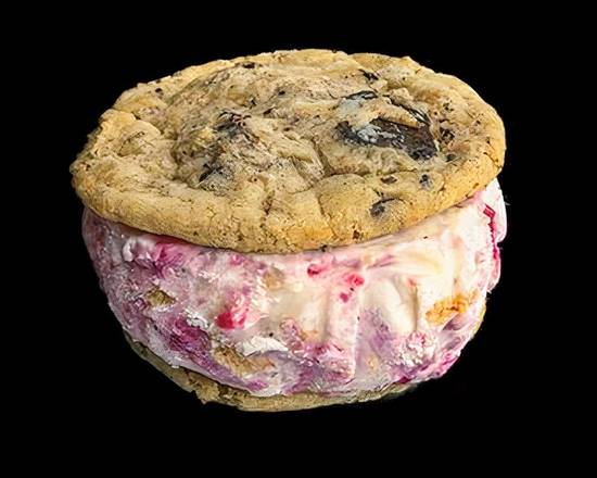 Cookies & Cream Cookies w/ Blackberry Crumble Ice Cream