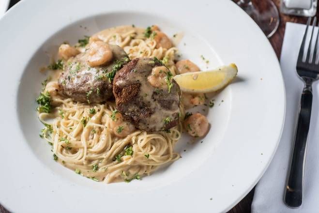 Crabcakes & Shrimp Alfredo