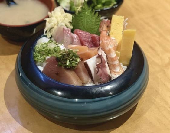 Deluxe Sushi Combination
