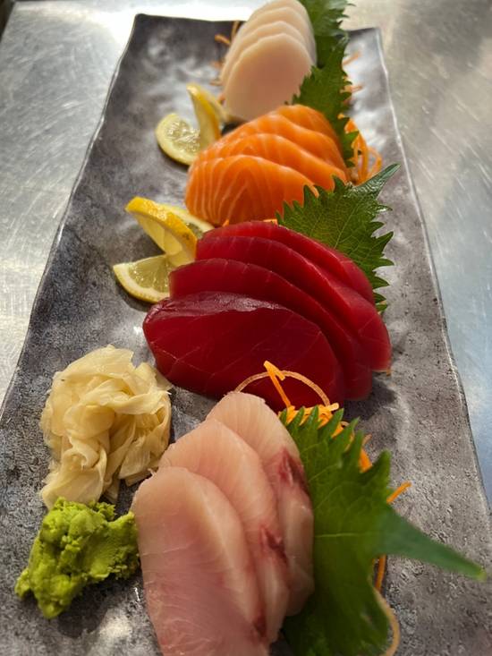 Dinner Sashimi Combo*