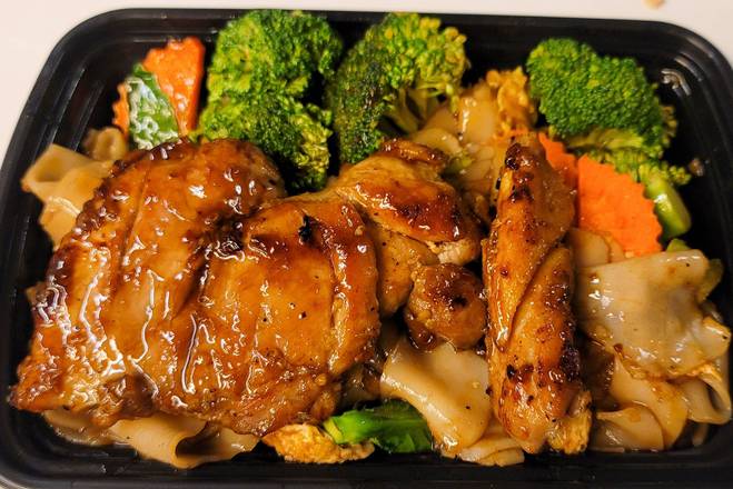 Drunken Noodles with Grilled chicken