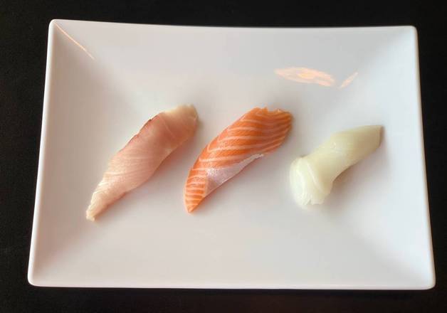 Fatty Salmon Sushi (2 pcs)
