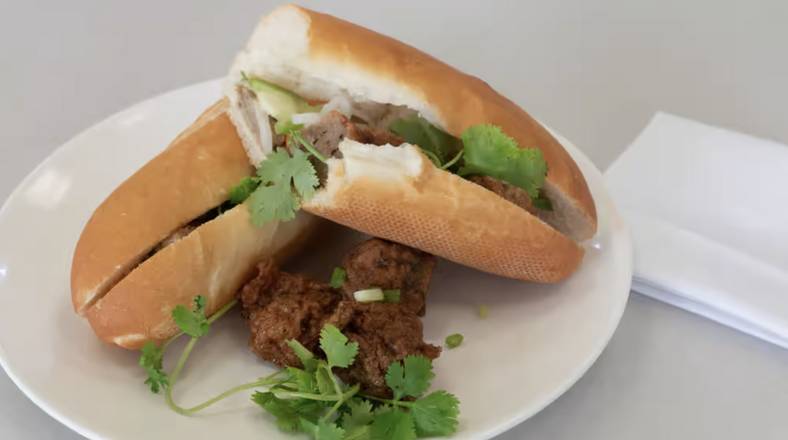 Fish Cake Sandwich (Bánh mì chả cá)