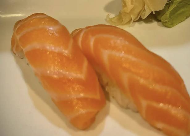 Fresh Salmon Nigiri (2pc)
