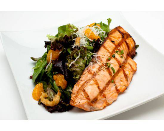 Grilled Salmon Salad
