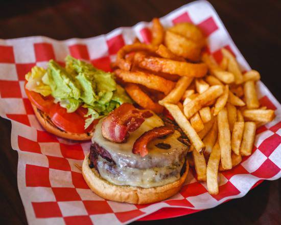 Guacamole Bacon Cheeseburger