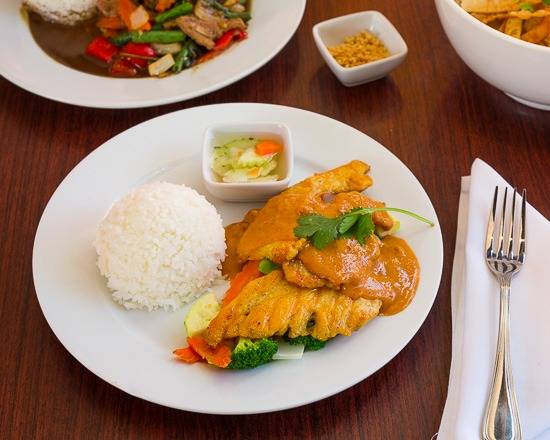 Kai Sa Tay Plate (Chicken Satay Entrée)