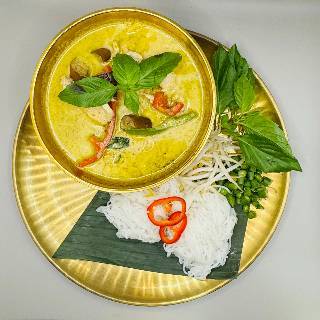 Khanom Jeen Gaeng Kiaw Wan Kai
