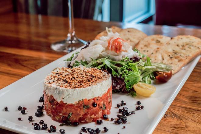 KING CRAB & GOAT CHEESE SALAD