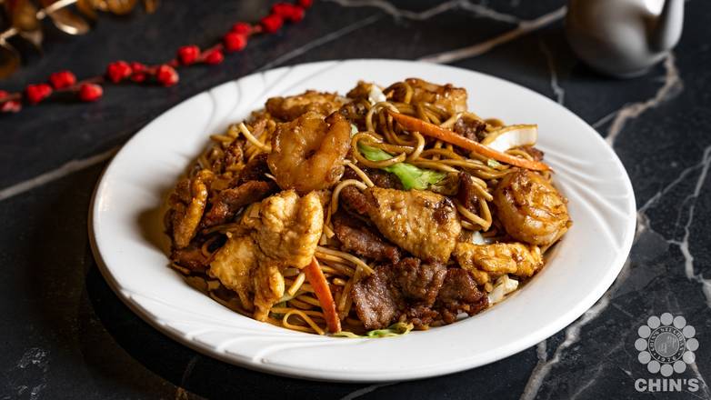 (L) House Lo Mein Soft Noodles (Shrimp, Beef & Chicken)