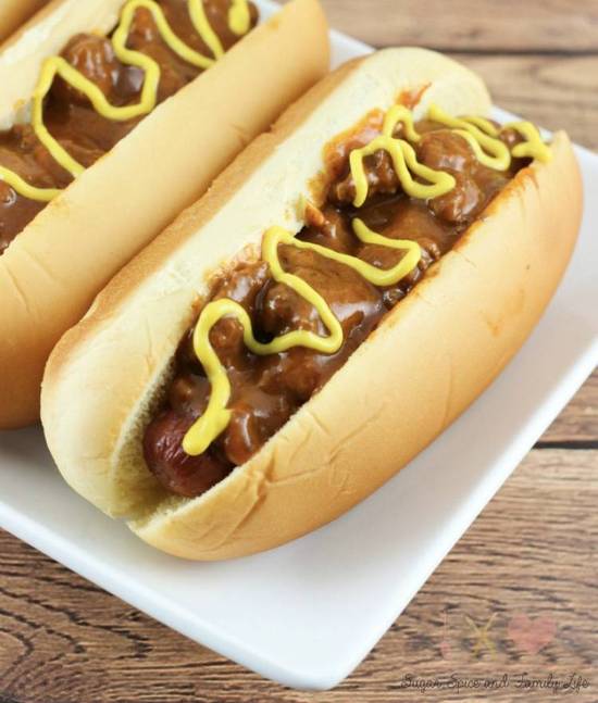 Manhattan chilli dog sandwich