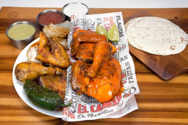 Micha y Micha 1 Pollo Entero (8 Piezas) / 1 Whole Chicken Micha y Micha (8 Pieces)