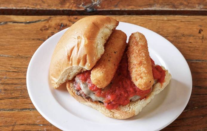 Mozzarella cheeseburg