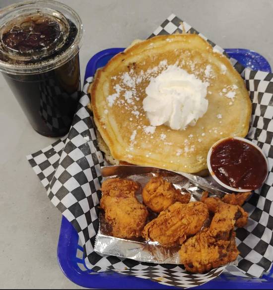 PANCAKES WITH 5 BONE IN WINGS