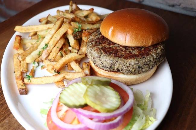Quinoa Veggie Burger(Delivery)