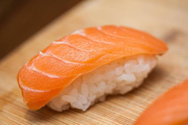 Sake* (Salmon )(2 pcs)