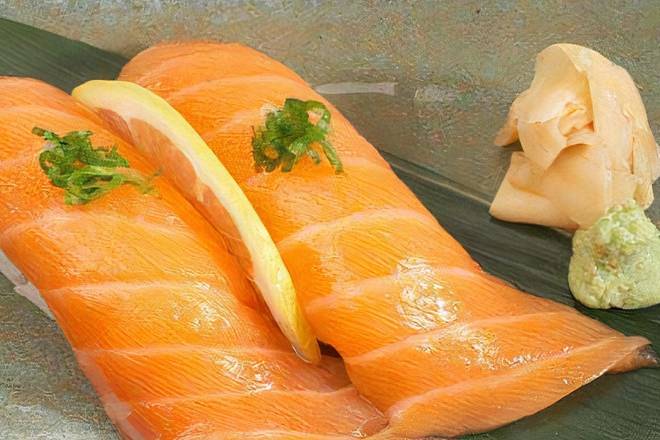 Salmon (2 pcs)