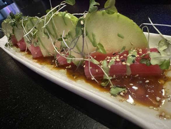 Sashimi Deluxe (14 pcs)