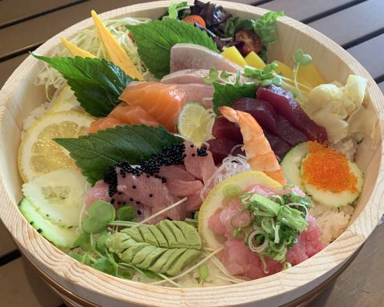 Sashimi Deluxe (16pcs)