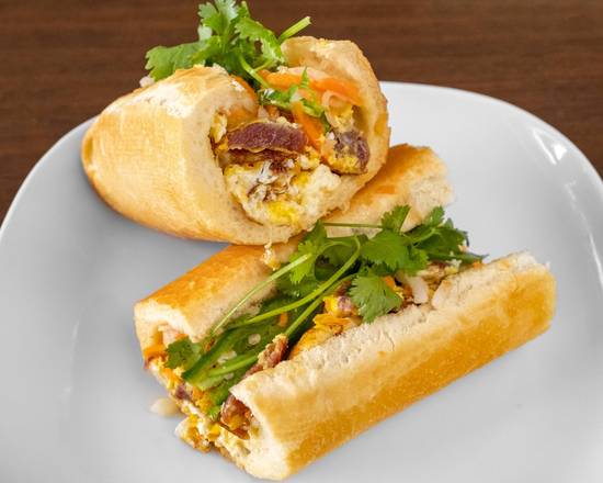 Sausage and Egg Sandwich (BÃ¡nh MÃ¬ Láº¡p XÆ°á»Ÿng Trá»©ng)