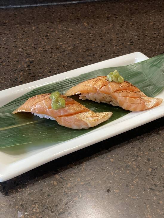 Seared Salmon Belly Sushi (トãƒã‚µãƒ¼ãƒ¢ãƒ³ç‚™ã‚Šå¯¿å¸)
