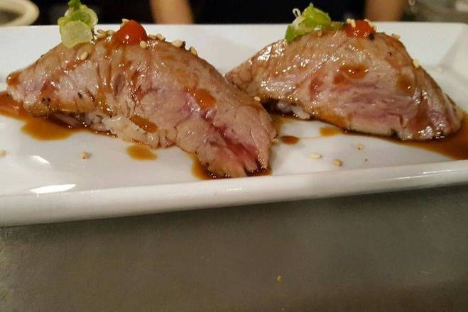 Seared Steak sushi (2 pcs)
