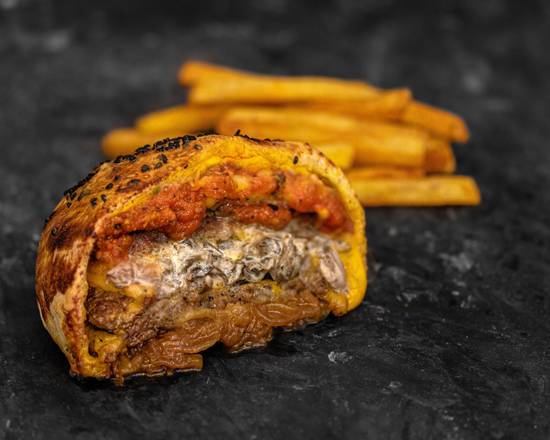 Shredded Burger + Fries/Onion Rings