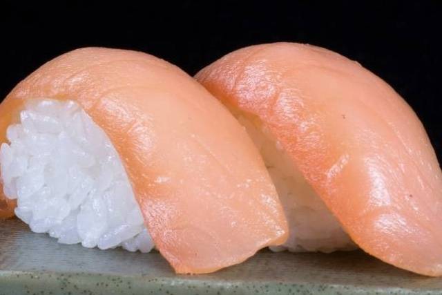 Smoked Salmon (2 pcs)