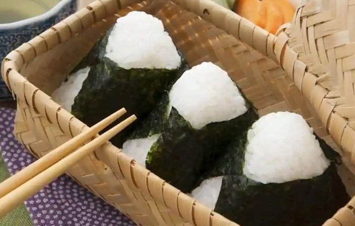 Spicy "Tuna" Onigiri (Triangle rice ball)