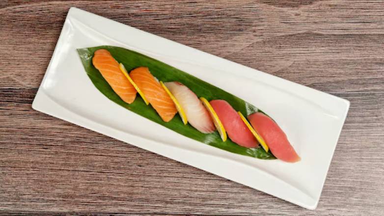 Sushi Sampler (6 pcs)