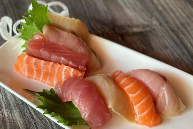 Sushi & Sashimi Combo (8 pcs)
