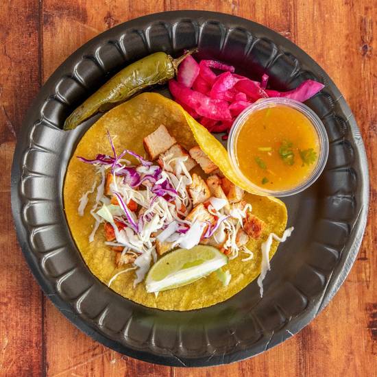 Taco de pollo asado al carbon