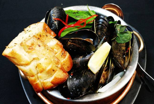 Thai Steamed Mussels