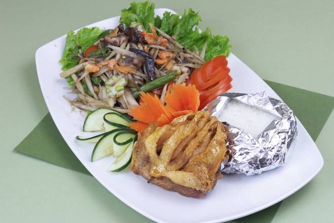 Thum Lao Style ( ตำลาว เสริฟพร้à¸à¸¡ ไà¸à¹ˆà¸—à¸à¸”+ข้าวเหนียว )
