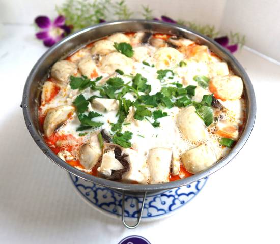 Tom Kah Kai (Large) Chicken Coconut Soup